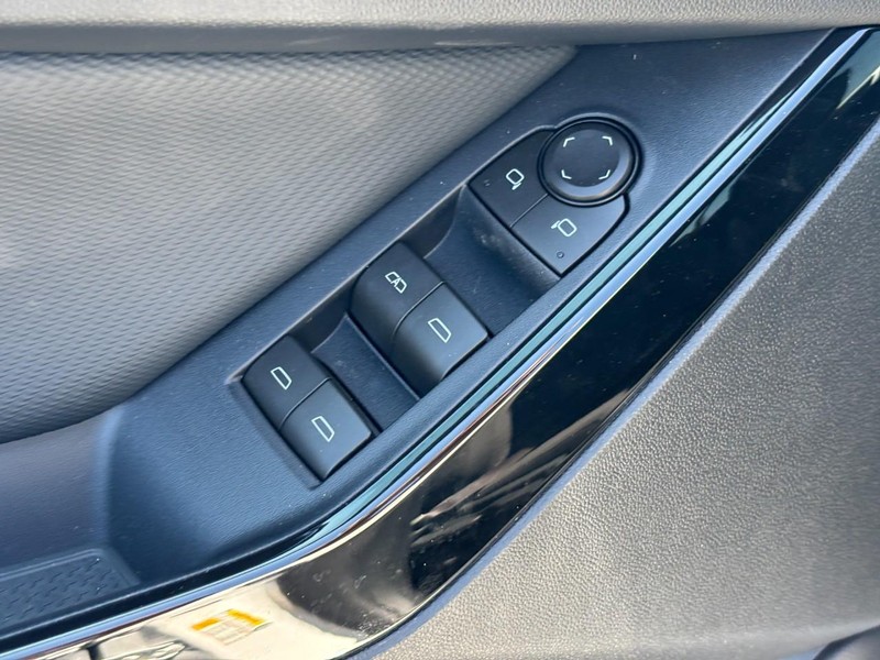 Chevrolet Equinox Vehicle Full-screen Gallery Image 11