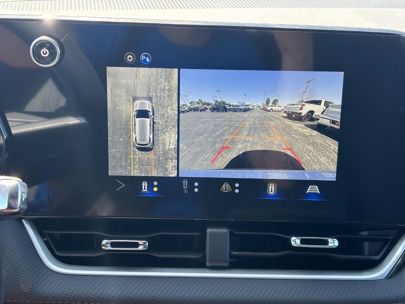 Chevrolet Equinox Vehicle Full-screen Gallery Image 16