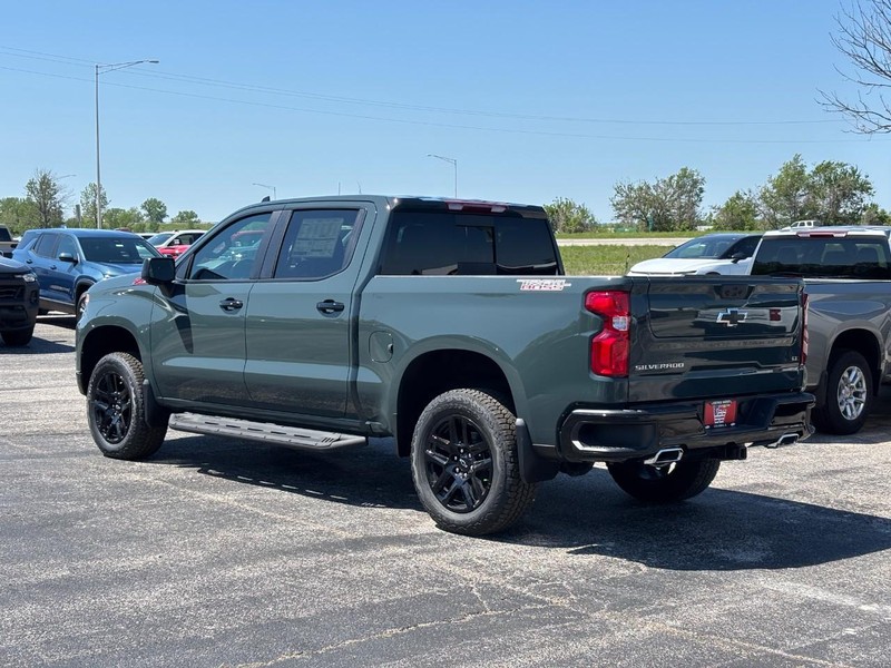 Chevrolet Silverado 1500 Vehicle Full-screen Gallery Image 3