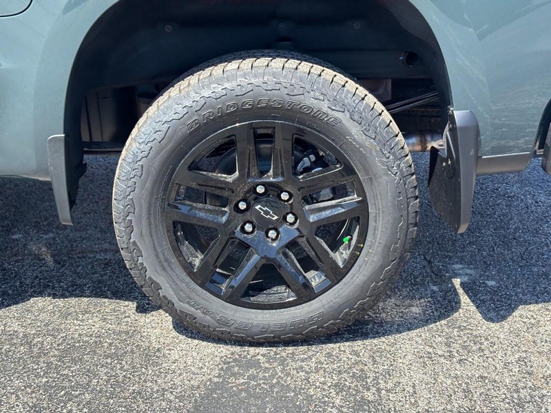 Chevrolet Silverado 1500 Vehicle Full-screen Gallery Image 4