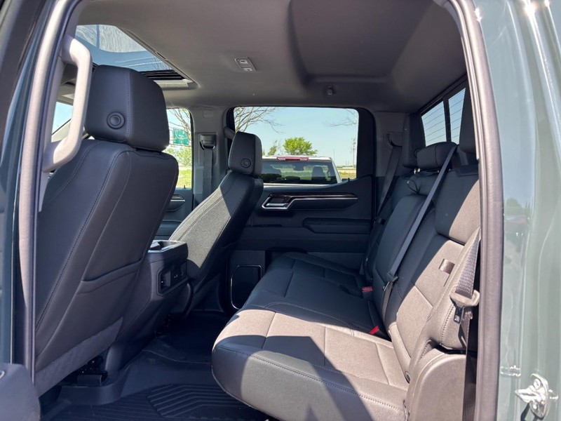 Chevrolet Silverado 1500 Vehicle Full-screen Gallery Image 5