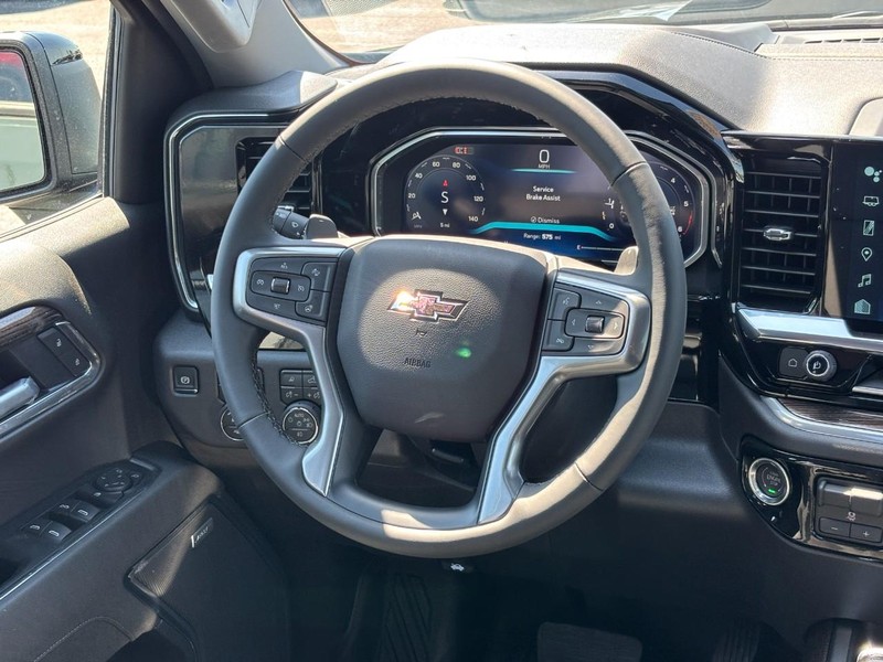 Chevrolet Silverado 1500 Vehicle Full-screen Gallery Image 7