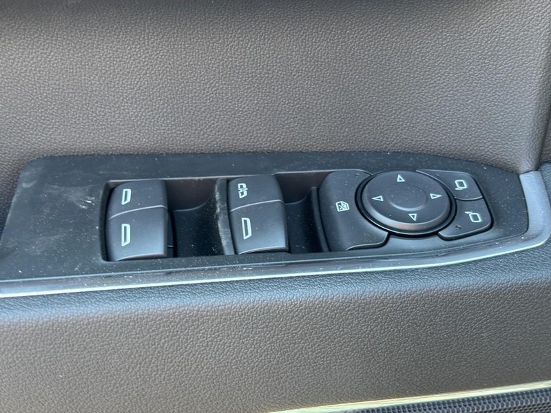 Chevrolet Silverado 1500 Vehicle Full-screen Gallery Image 11