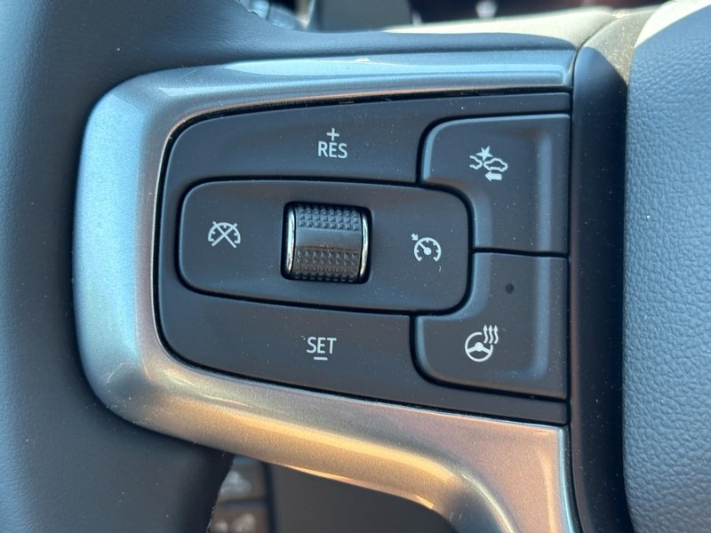 Chevrolet Silverado 1500 Vehicle Full-screen Gallery Image 12