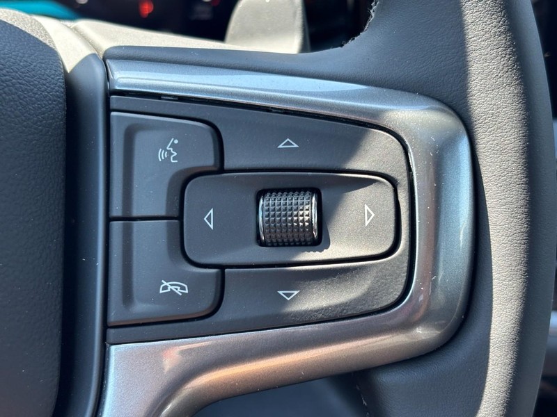 Chevrolet Silverado 1500 Vehicle Full-screen Gallery Image 13