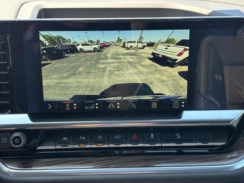 Chevrolet Silverado 1500 Vehicle Full-screen Gallery Image 17