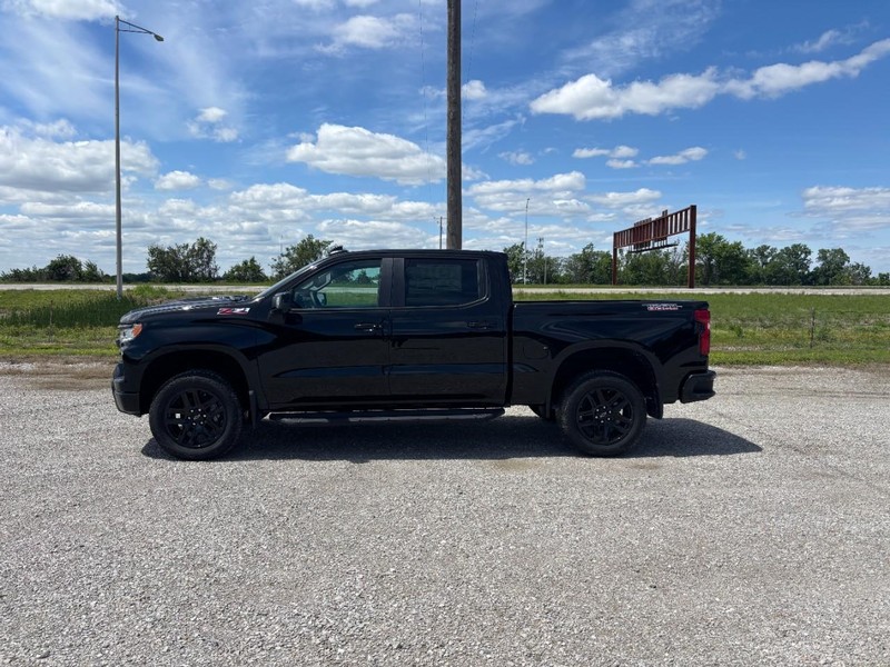 Chevrolet Silverado 1500 Vehicle Full-screen Gallery Image 2