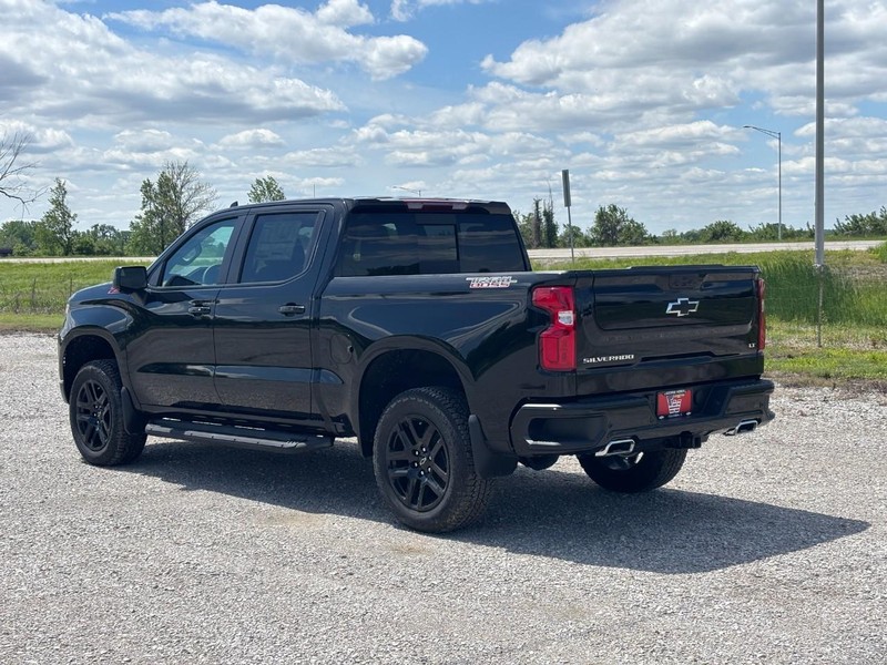 Chevrolet Silverado 1500 Vehicle Full-screen Gallery Image 3