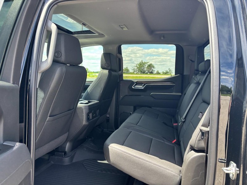 Chevrolet Silverado 1500 Vehicle Full-screen Gallery Image 5
