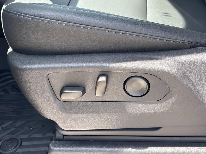 Chevrolet Silverado 1500 Vehicle Full-screen Gallery Image 10