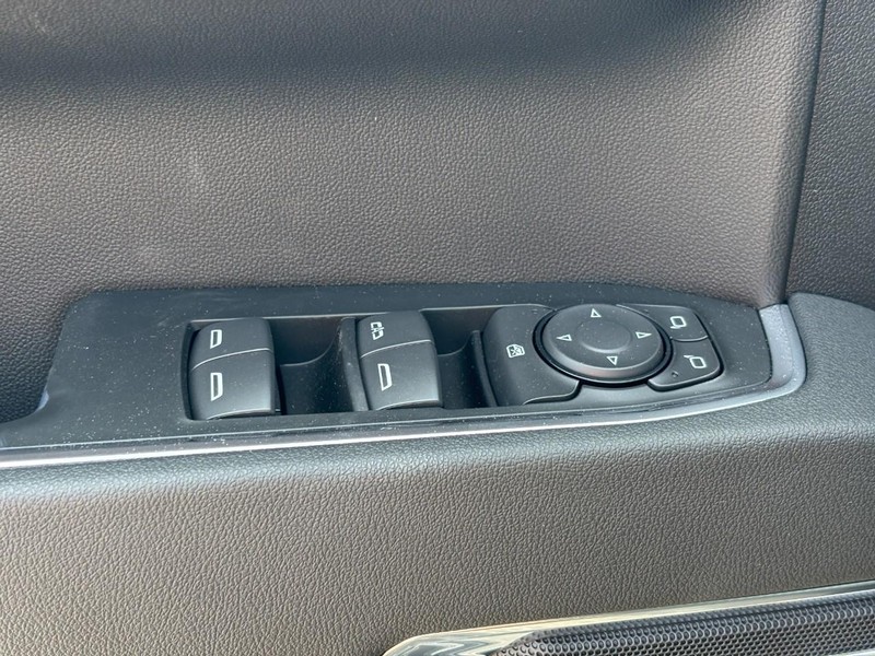 Chevrolet Silverado 1500 Vehicle Full-screen Gallery Image 11