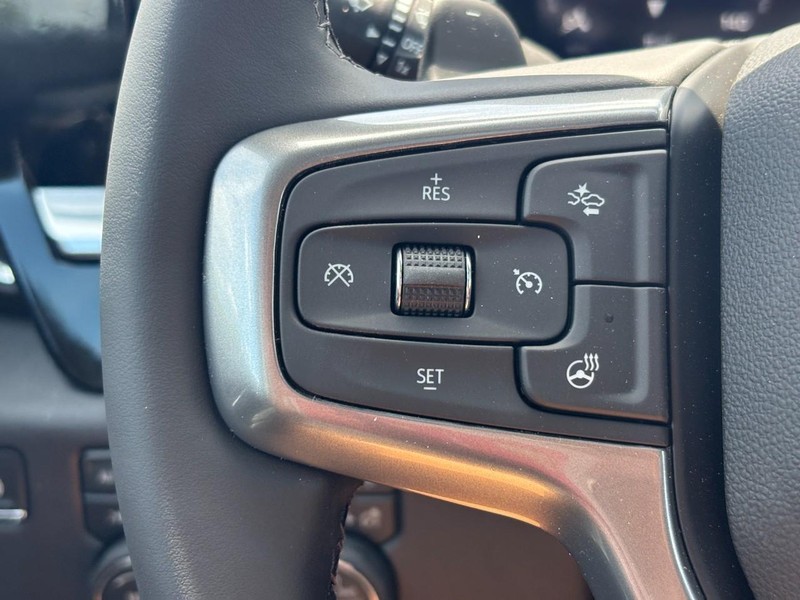 Chevrolet Silverado 1500 Vehicle Full-screen Gallery Image 12