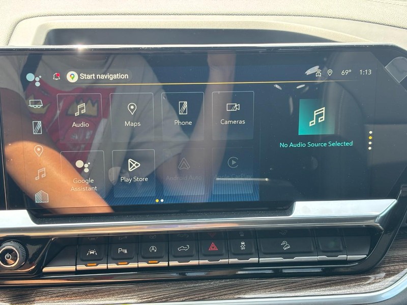 Chevrolet Silverado 1500 Vehicle Full-screen Gallery Image 15