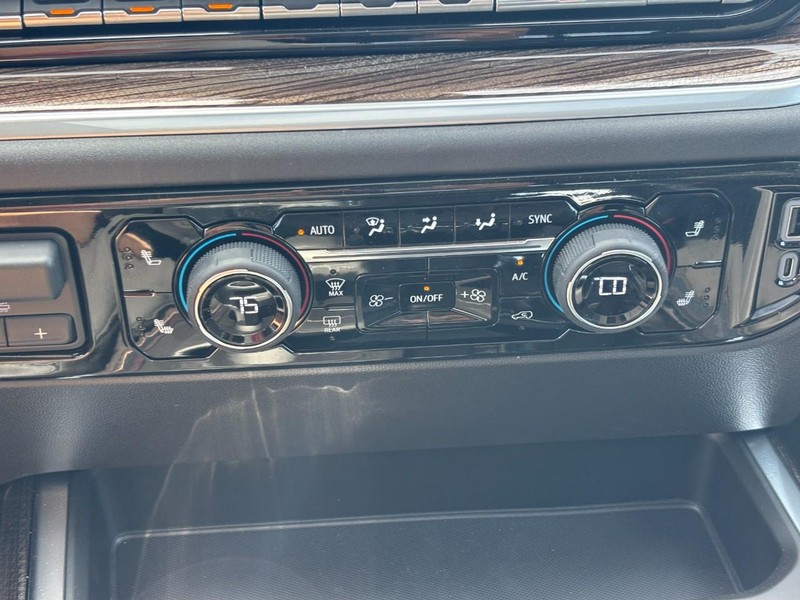 Chevrolet Silverado 1500 Vehicle Full-screen Gallery Image 18