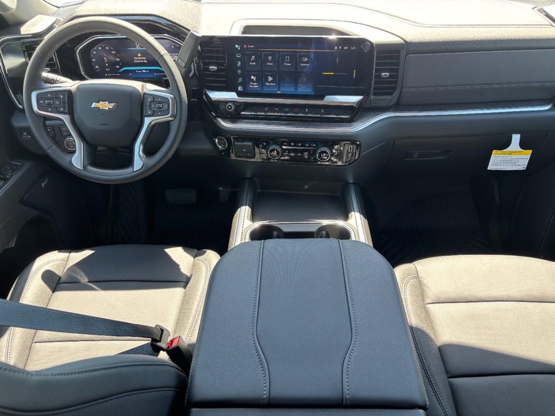 Chevrolet Silverado 2500HD Vehicle Full-screen Gallery Image 6