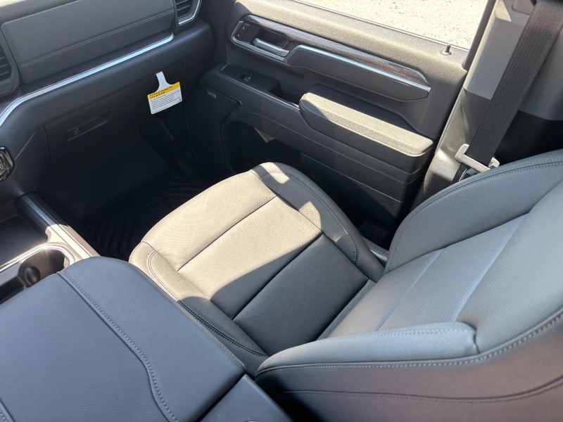 Chevrolet Silverado 2500HD Vehicle Full-screen Gallery Image 9