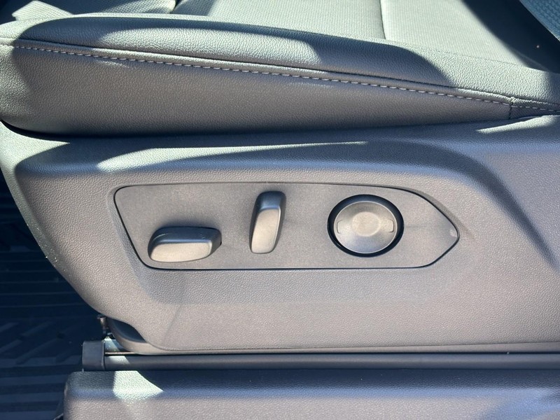 Chevrolet Silverado 2500HD Vehicle Full-screen Gallery Image 10