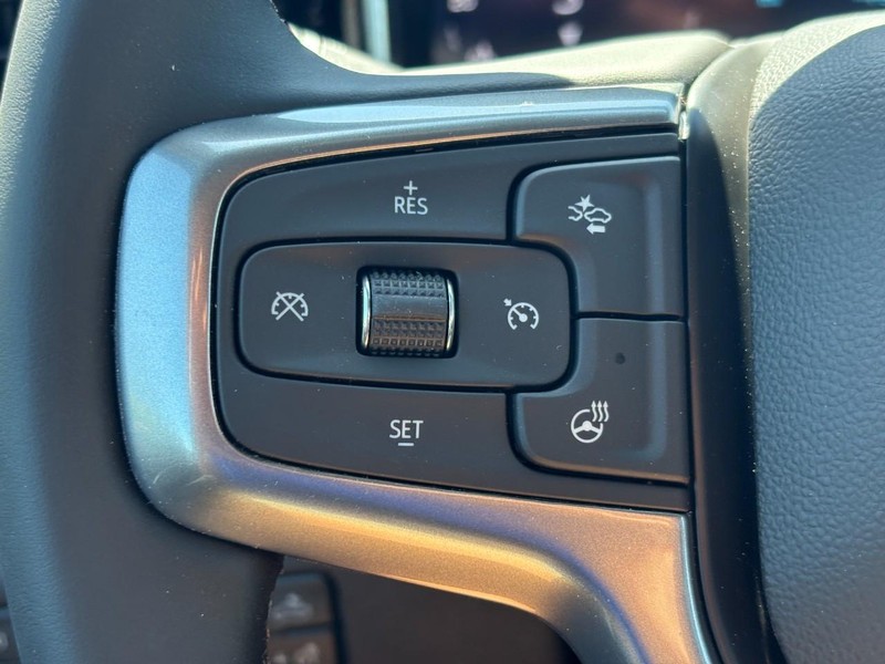 Chevrolet Silverado 2500HD Vehicle Full-screen Gallery Image 12