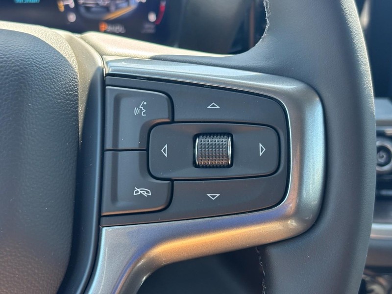 Chevrolet Silverado 2500HD Vehicle Full-screen Gallery Image 13