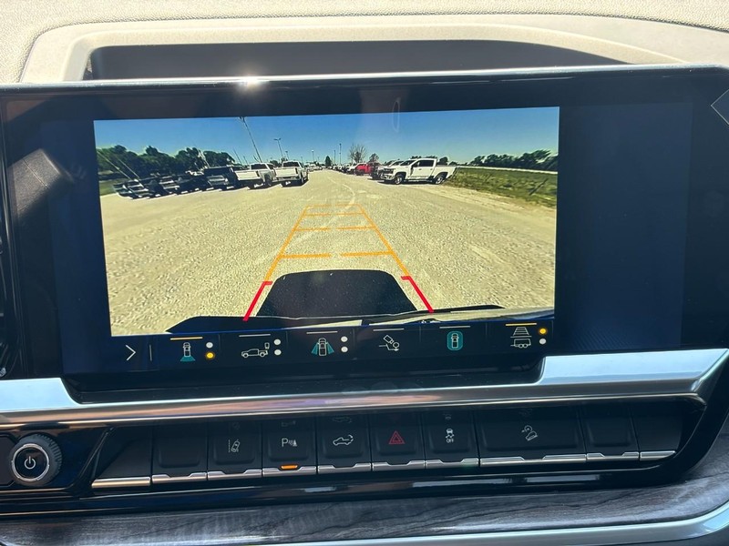 Chevrolet Silverado 2500HD Vehicle Full-screen Gallery Image 16