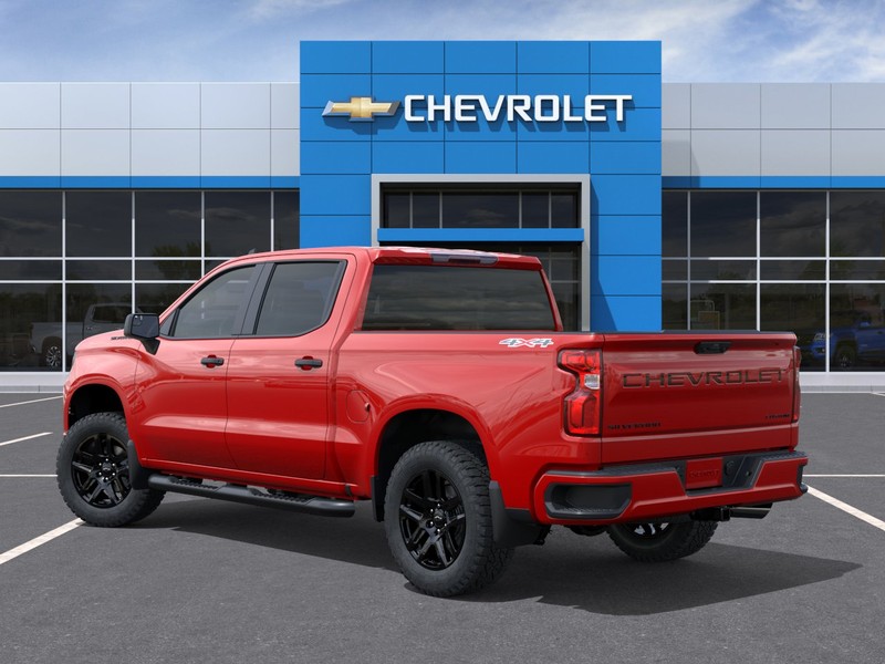 Chevrolet Silverado 1500 Vehicle Full-screen Gallery Image 3