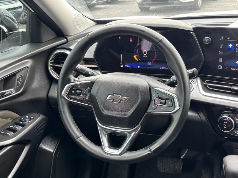 Chevrolet Trax Vehicle Full-screen Gallery Image 12