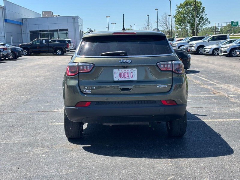 Jeep Compass Vehicle Full-screen Gallery Image 04