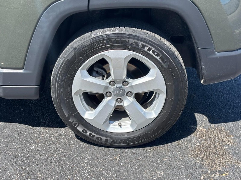 Jeep Compass Vehicle Full-screen Gallery Image 09