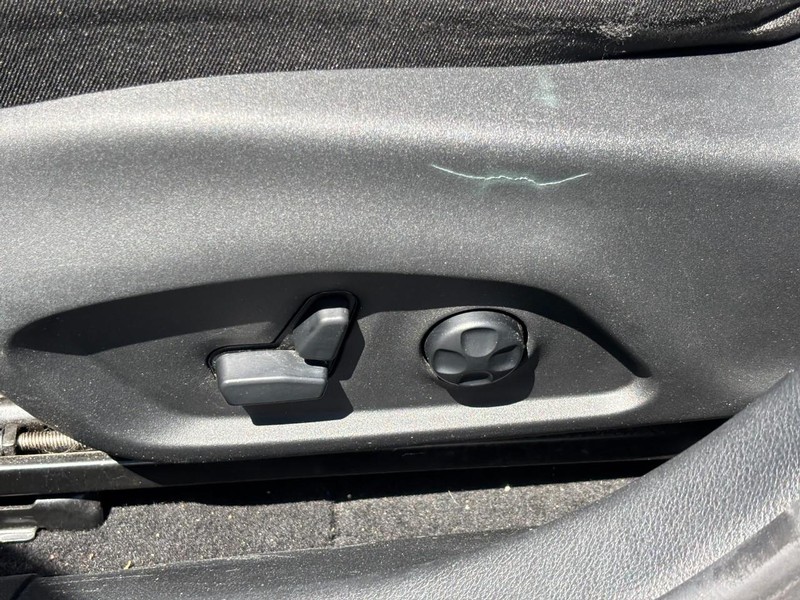 Jeep Compass Vehicle Full-screen Gallery Image 15