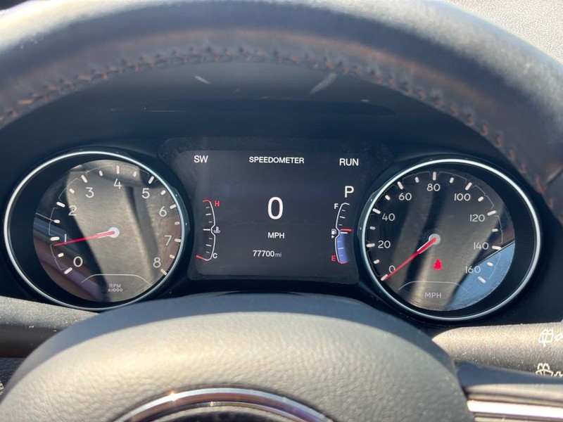 Jeep Compass Vehicle Full-screen Gallery Image 19