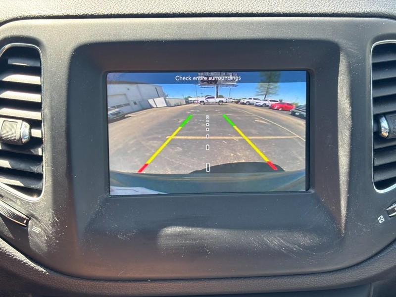 Jeep Compass Vehicle Full-screen Gallery Image 21