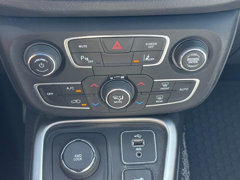 Jeep Compass Vehicle Full-screen Gallery Image 22