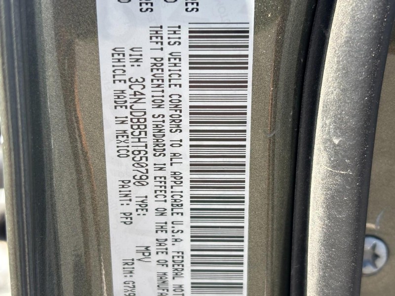 Jeep Compass Vehicle Full-screen Gallery Image 23