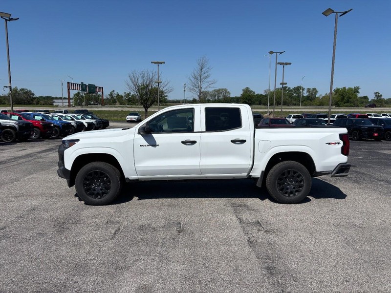 Chevrolet Colorado Vehicle Full-screen Gallery Image 2