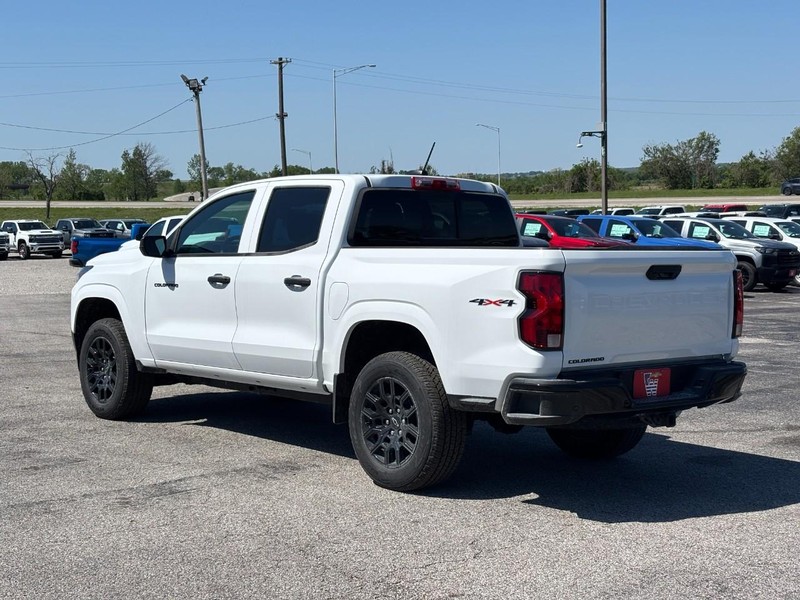 Chevrolet Colorado Vehicle Full-screen Gallery Image 3