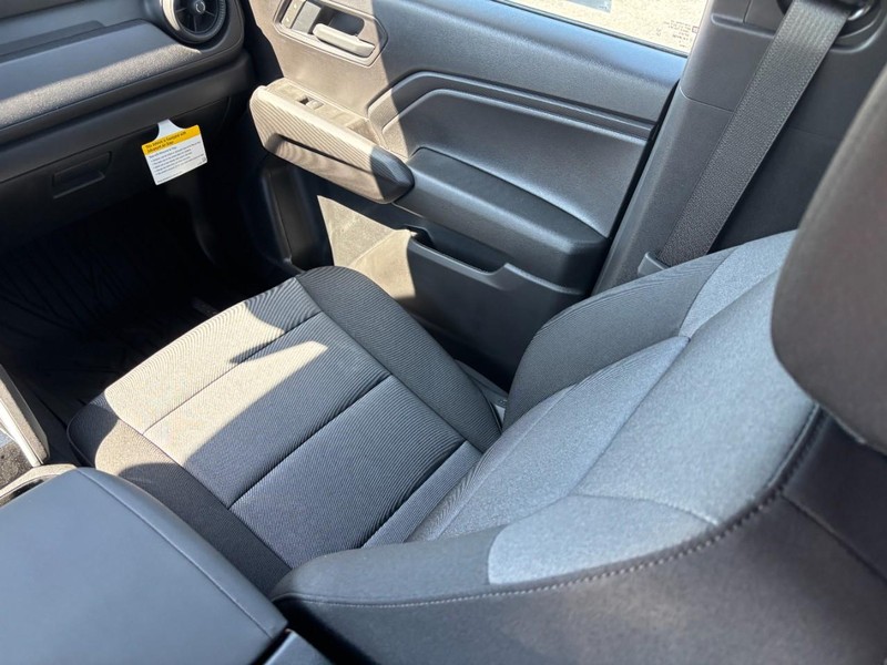 Chevrolet Colorado Vehicle Full-screen Gallery Image 9