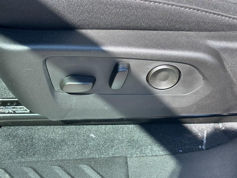 Chevrolet Colorado Vehicle Full-screen Gallery Image 10