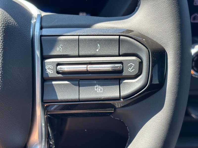 Chevrolet Colorado Vehicle Full-screen Gallery Image 13