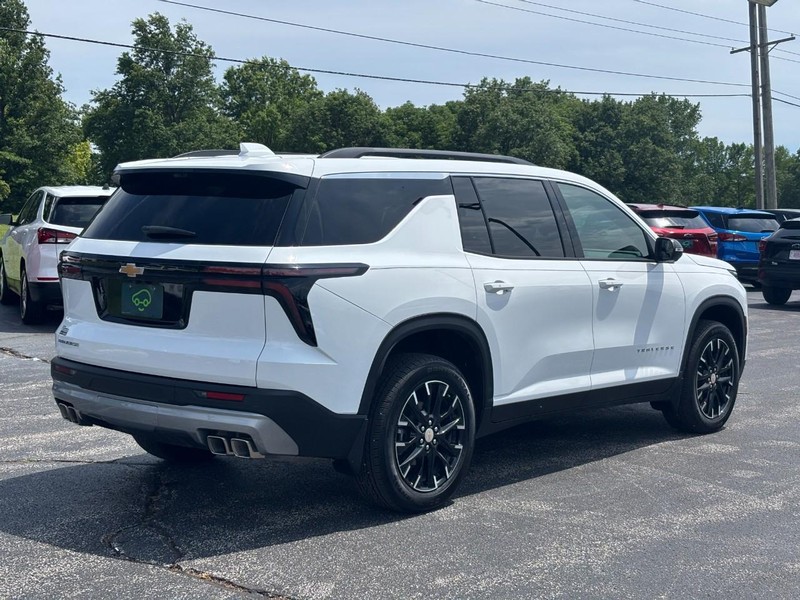 Chevrolet Traverse Vehicle Full-screen Gallery Image 5
