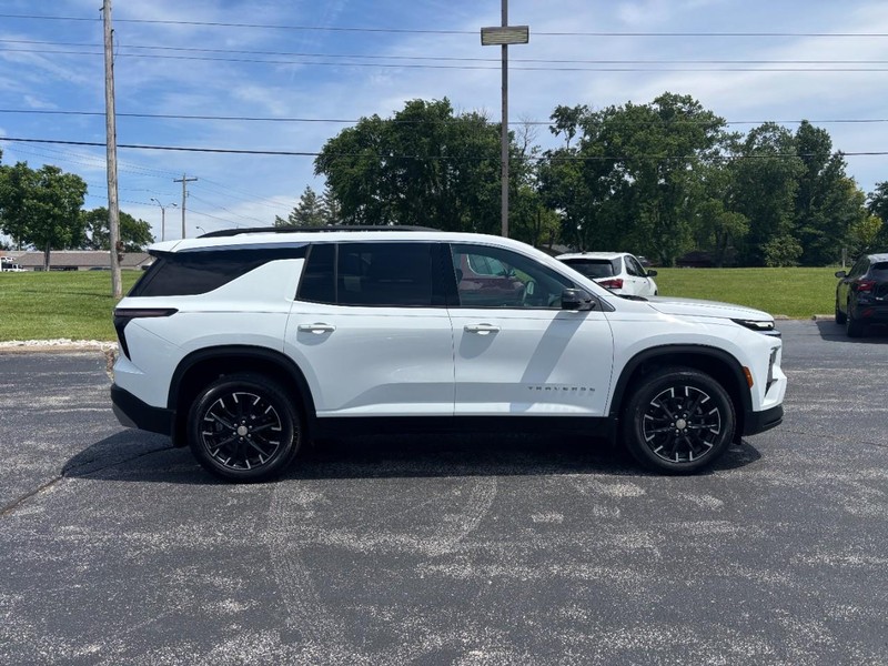Chevrolet Traverse Vehicle Full-screen Gallery Image 6