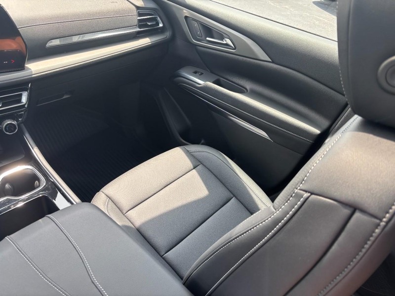 Chevrolet Traverse Vehicle Full-screen Gallery Image 15