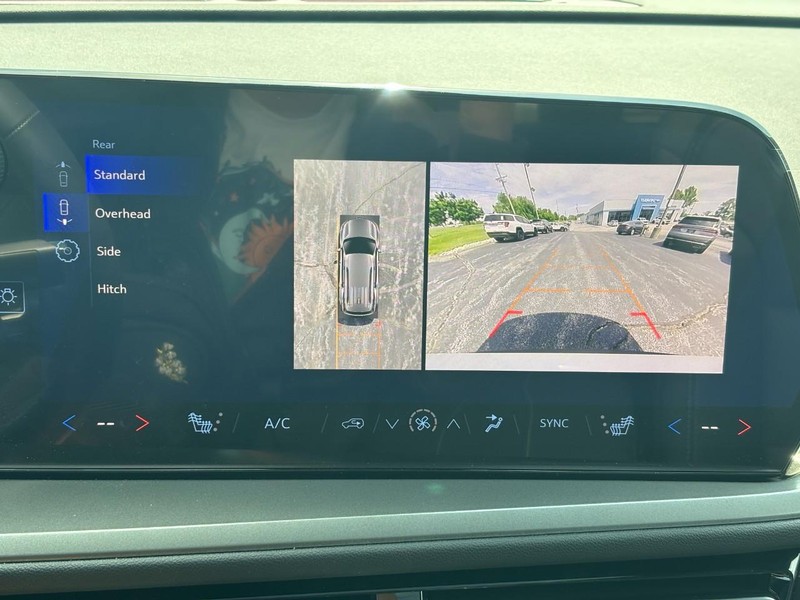 Chevrolet Traverse Vehicle Full-screen Gallery Image 23