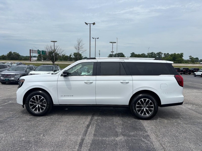 Ford Expedition Max Vehicle Full-screen Gallery Image 2