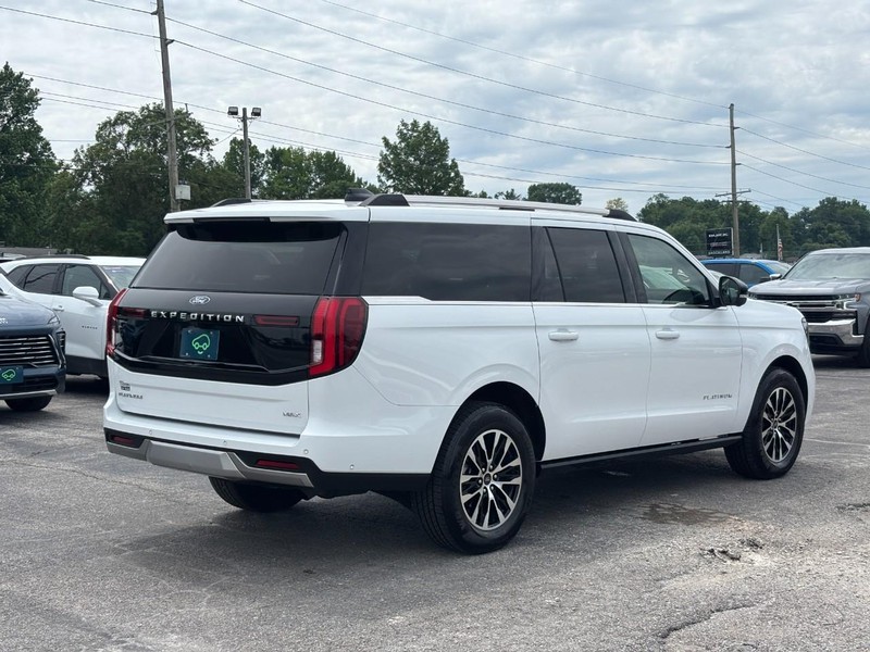 Ford Expedition Max Vehicle Full-screen Gallery Image 5