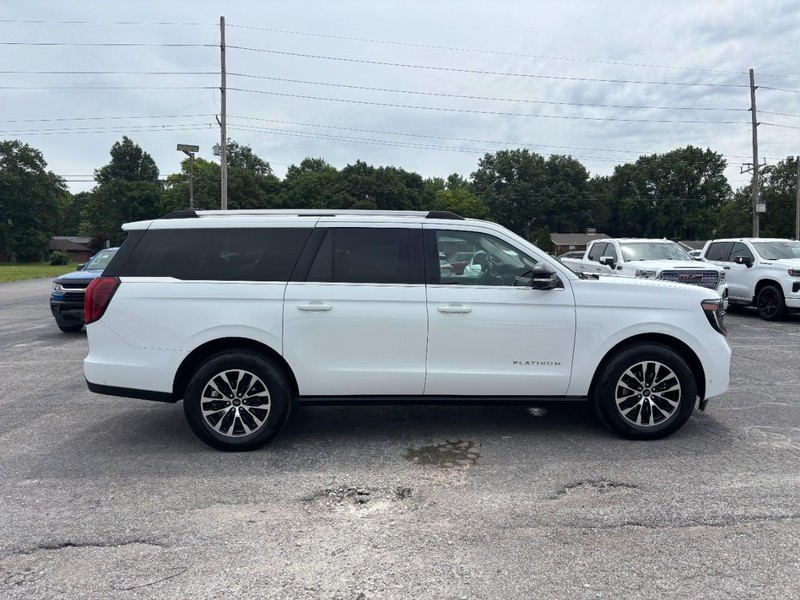Ford Expedition Max Vehicle Full-screen Gallery Image 6