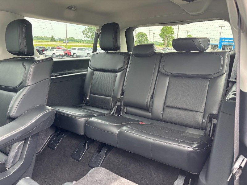 Ford Expedition Max Vehicle Full-screen Gallery Image 10