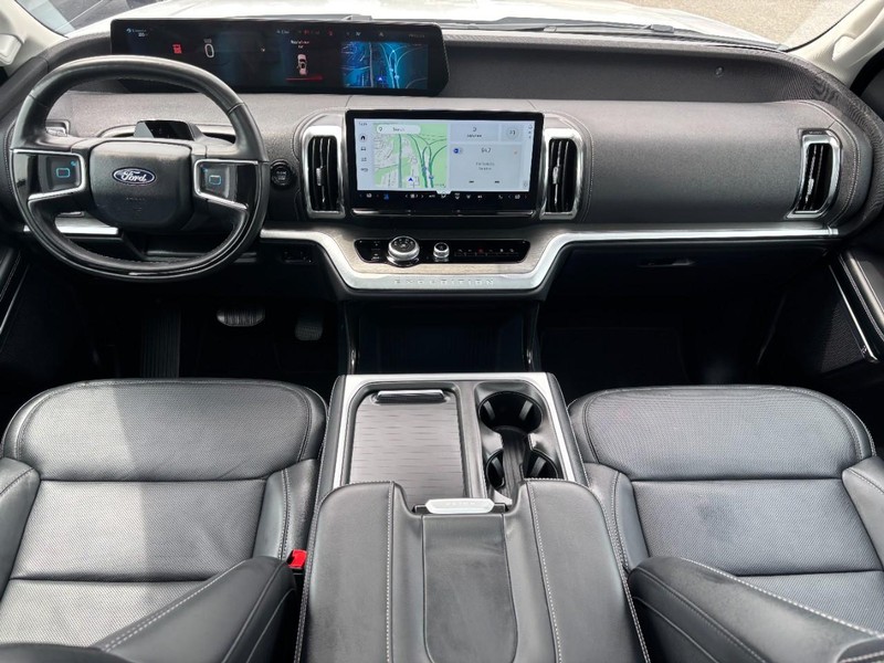 Ford Expedition Max Vehicle Full-screen Gallery Image 12