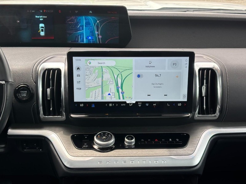 Ford Expedition Max Vehicle Full-screen Gallery Image 14
