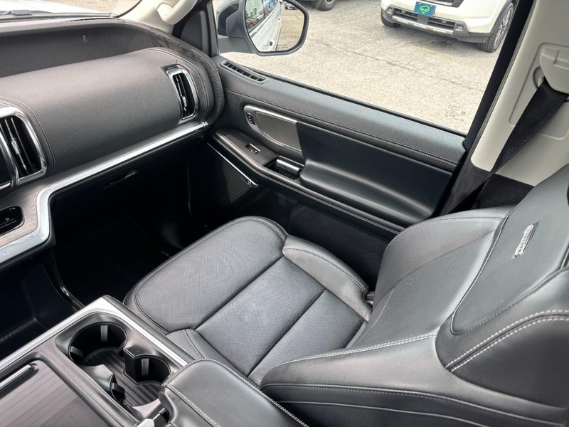 Ford Expedition Max Vehicle Full-screen Gallery Image 15