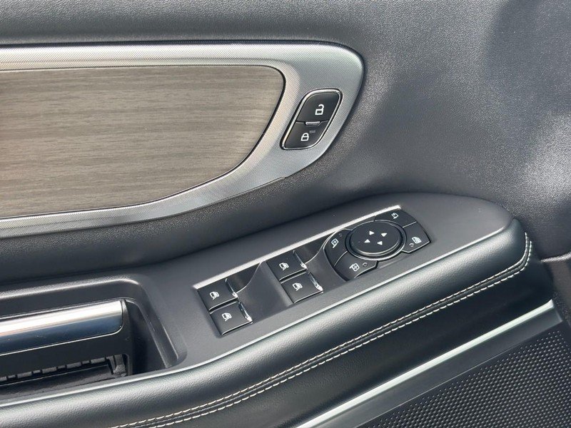 Ford Expedition Max Vehicle Full-screen Gallery Image 17